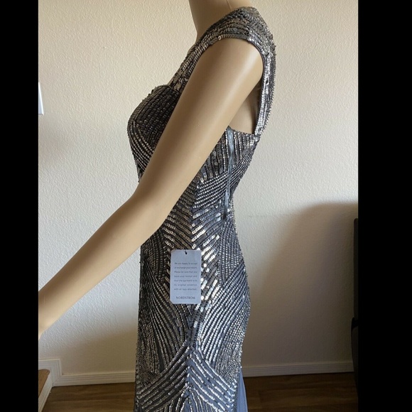 Size: 4P #D74 NWT ADRIANNA PAPELL Sterling Silver Cap Sleeve Embellished Gown Size: 4P #D74 NWT ADRIANNA PAPELL Sterling Silver Cap Sleeve Embellished Gown